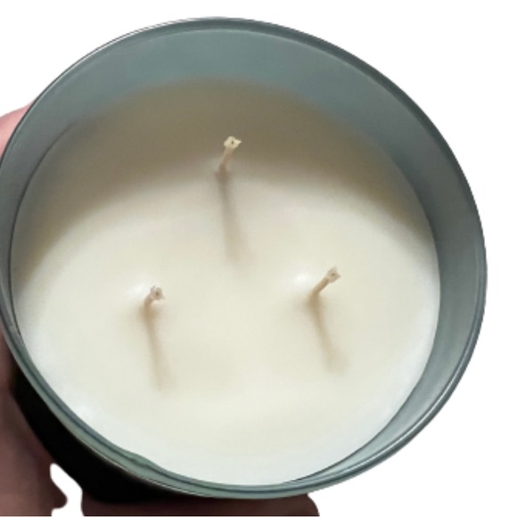 White Barn 3 Wick Candle - Picture 3 of 3